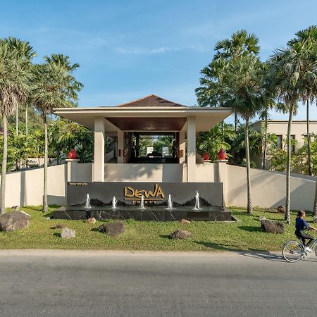 Dewa Phuket Resort & Villas Nai Yang Beach Exterior foto The entrance of the resort