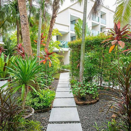Dewa Phuket Resort & Villas Nai Yang Beach Exterior foto The hotel's garden