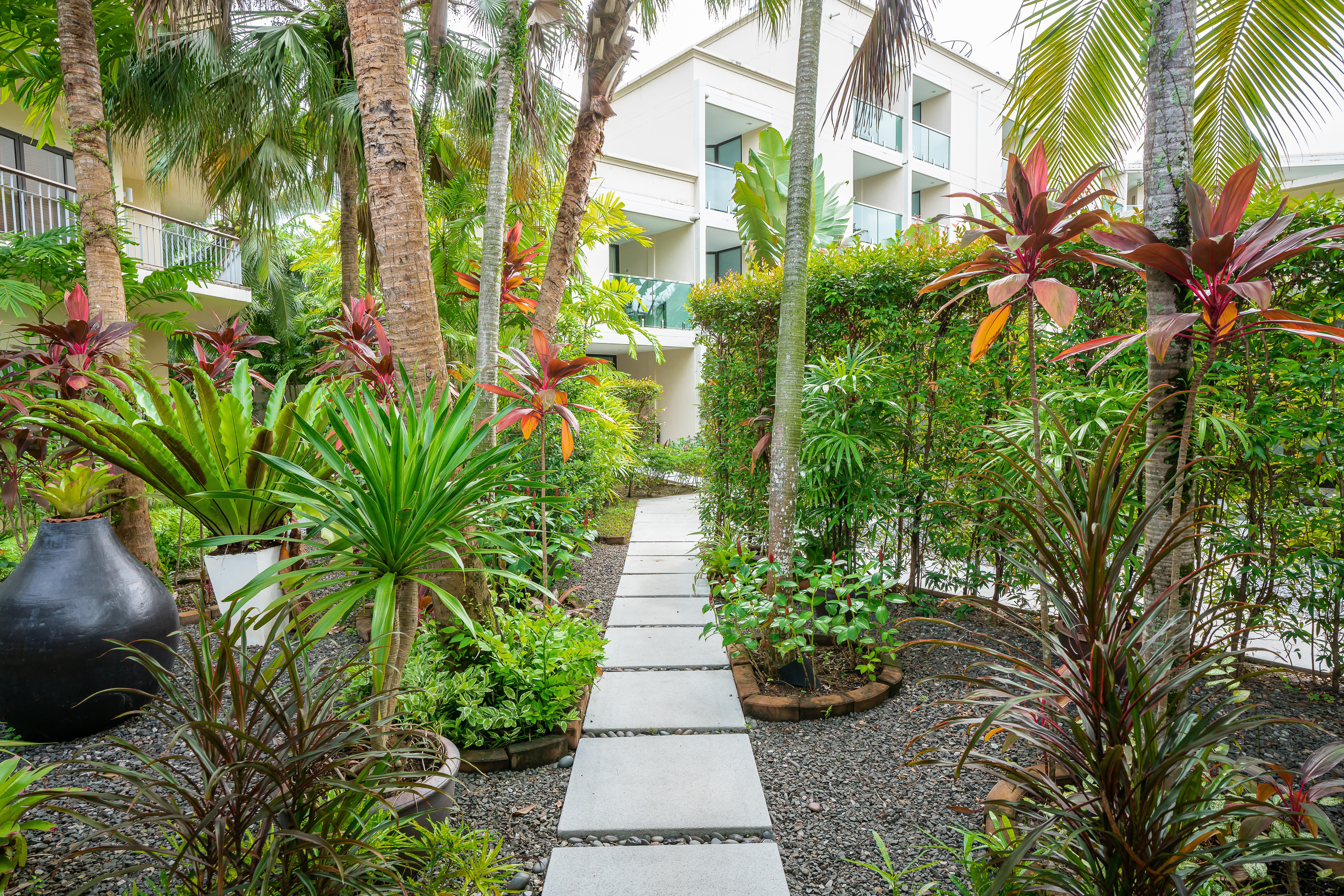 Dewa Phuket Resort & Villas Nai Yang Beach Exterior foto The hotel's garden