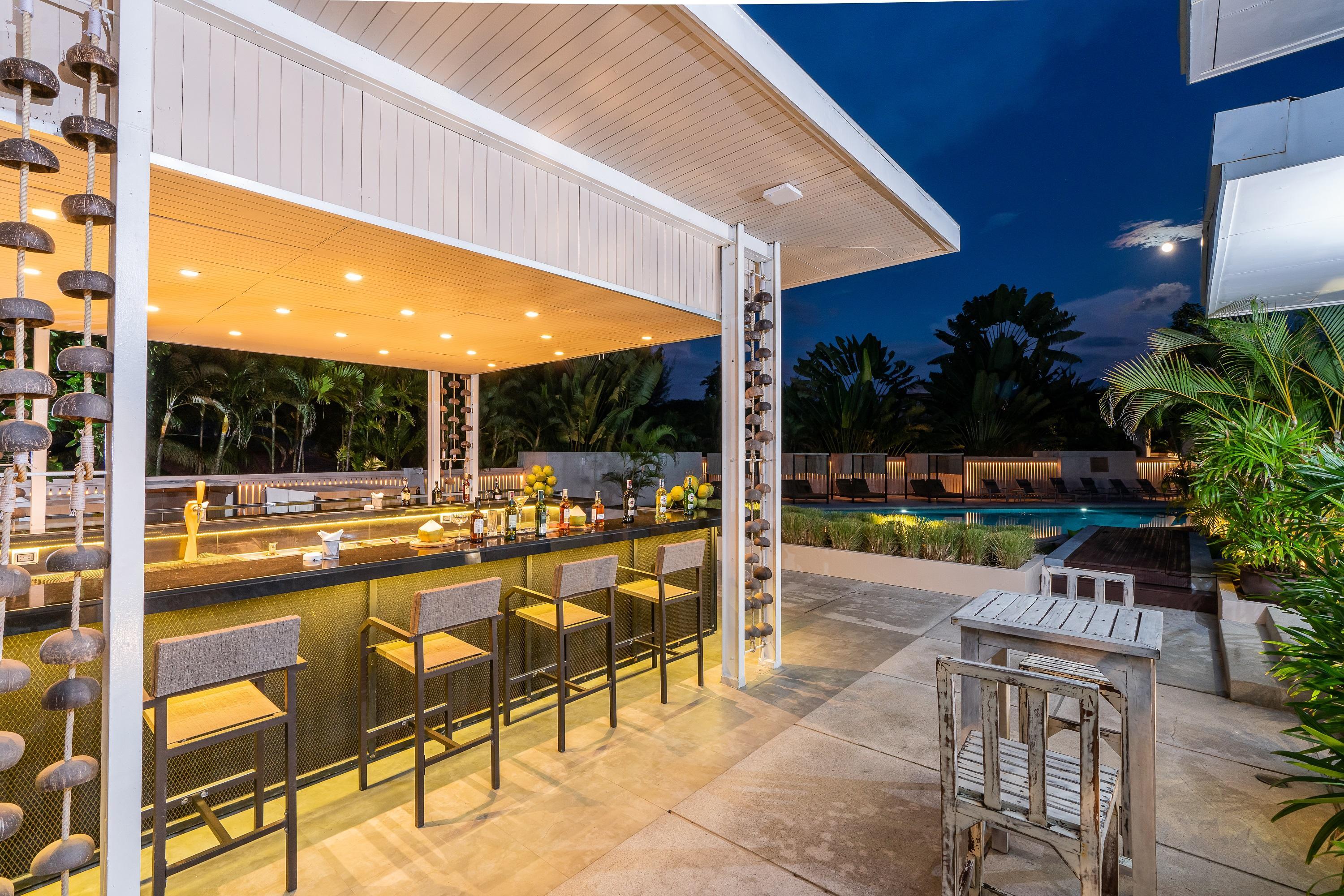 Dewa Phuket Resort & Villas Nai Yang Beach Exterior foto The bar at the pool