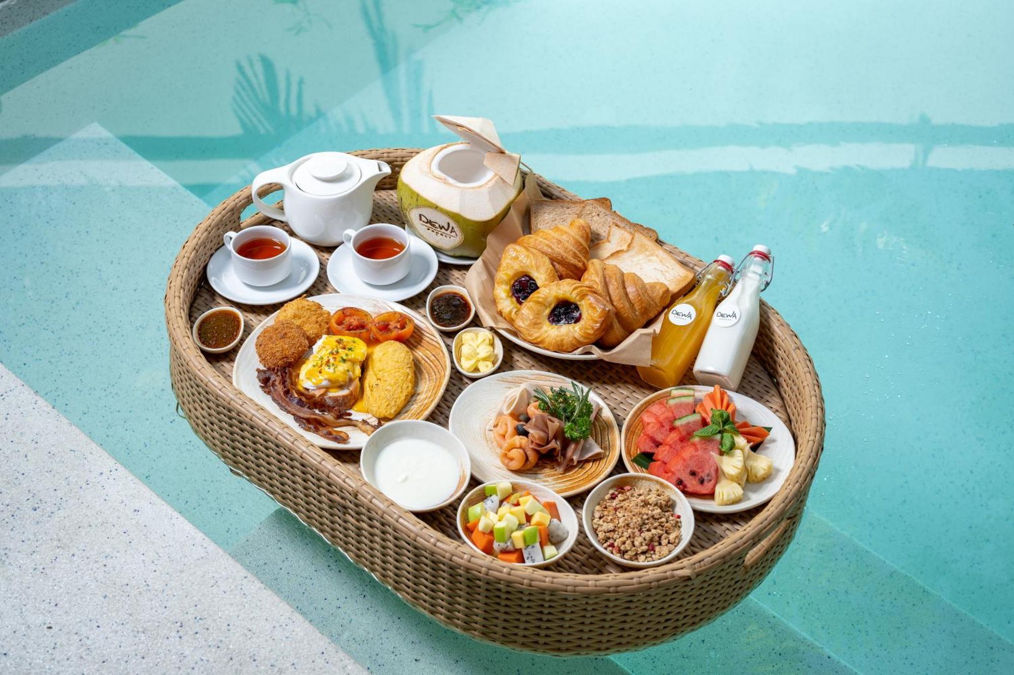 Dewa Phuket Resort & Villas Nai Yang Beach Exterior foto A floating breakfast at the Four Seasons Resort, Maldives