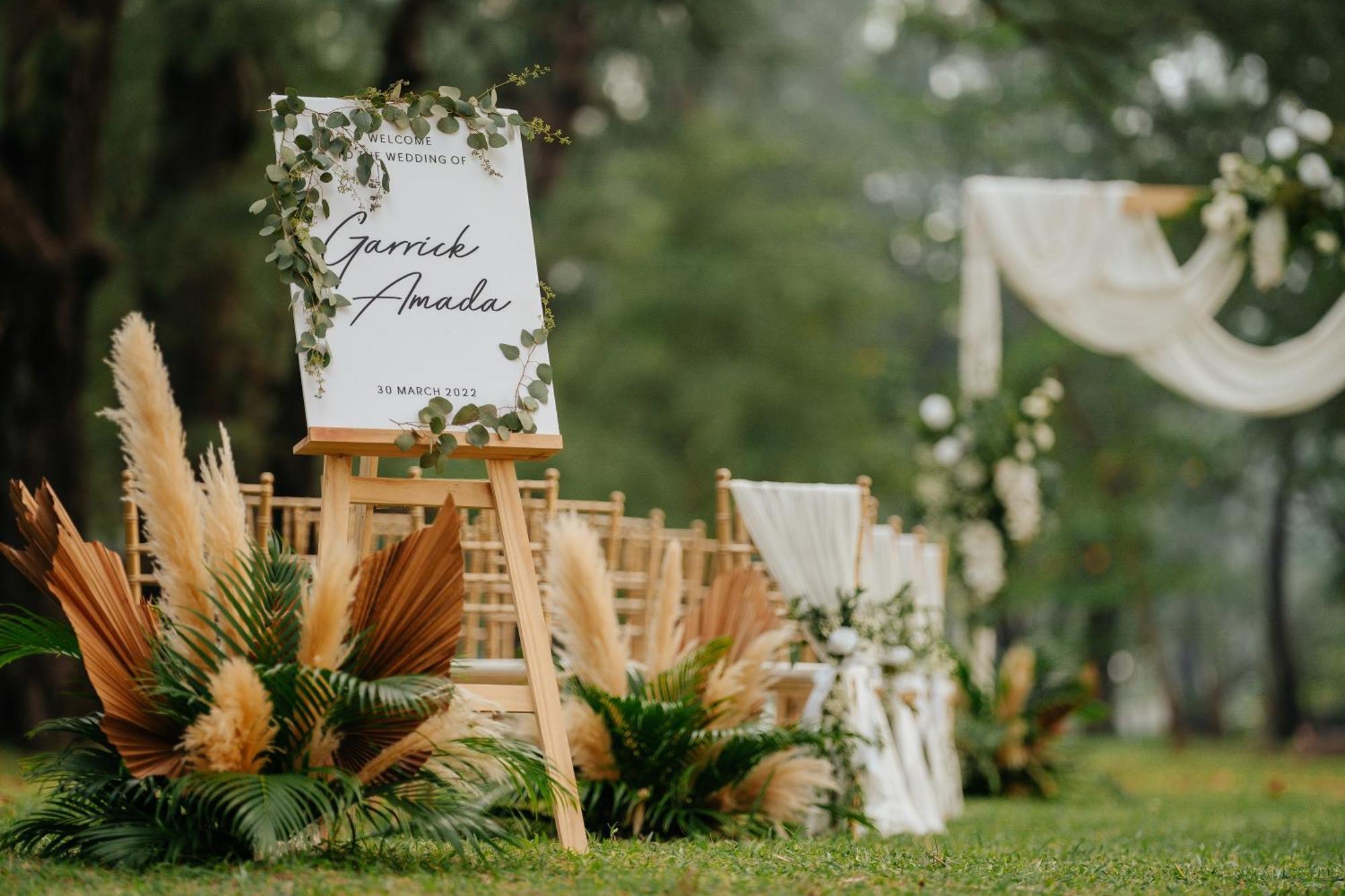 Dewa Phuket Resort & Villas Nai Yang Beach Exterior foto A wedding ceremony in the park