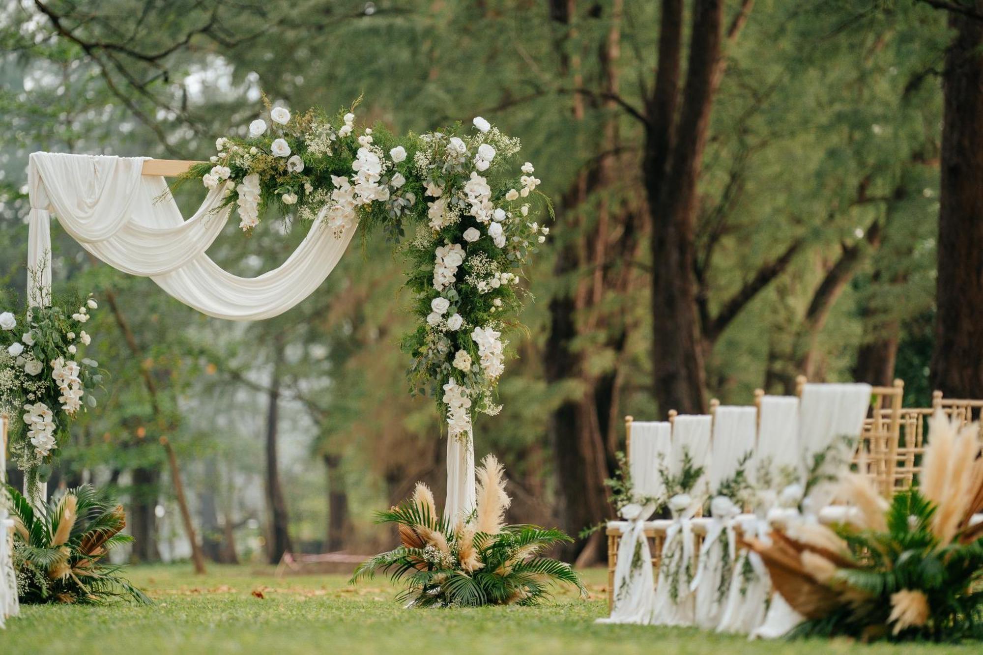 Dewa Phuket Resort & Villas Nai Yang Beach Exterior foto A wedding arch