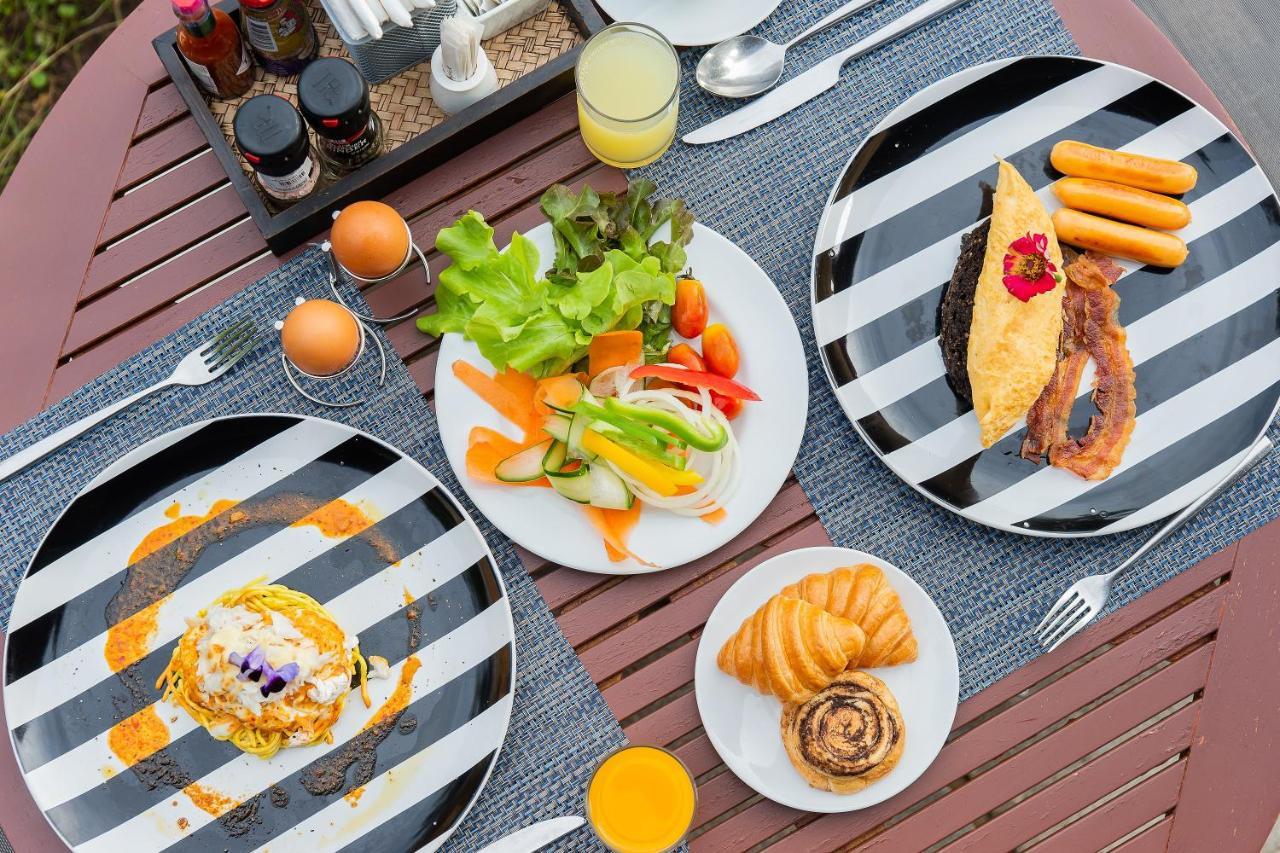 Dewa Phuket Resort & Villas Nai Yang Beach Exterior foto A breakfast at the restaurant
